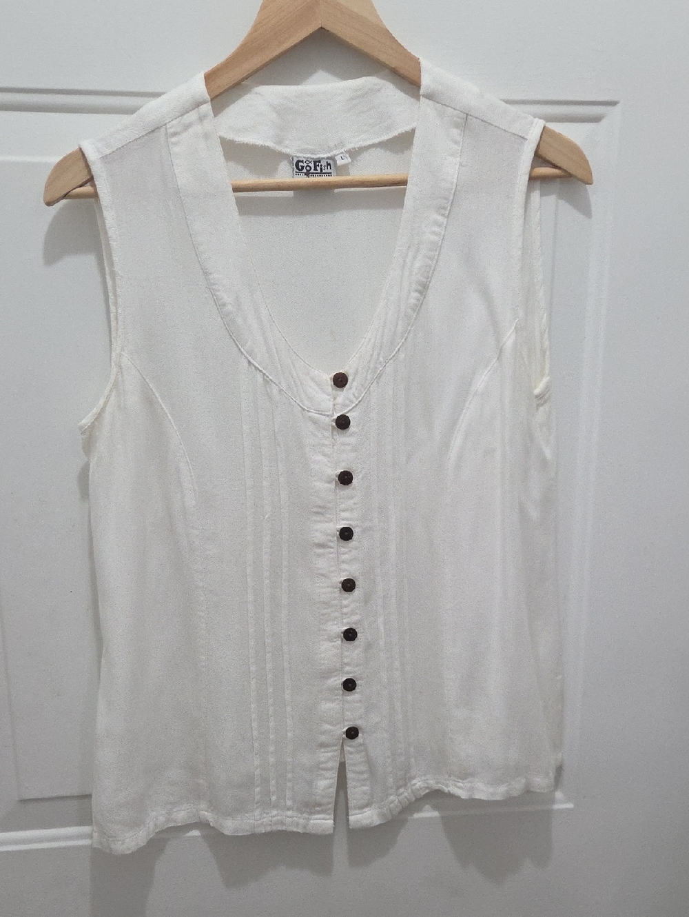 Sleeveless V-Neck Button-Front Women's Top in Ivory L